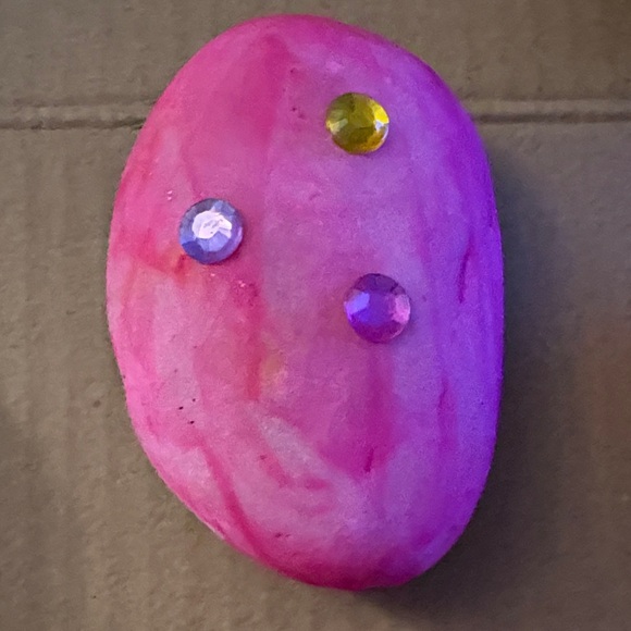 Emmy’s Creations: Vibrant Hand-Painted Decorative Stones - Picture 6 of 9